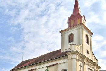 Kostel sv. Mikuláše v Nové Pace. ( © Pavel Vítek 09/2010)
