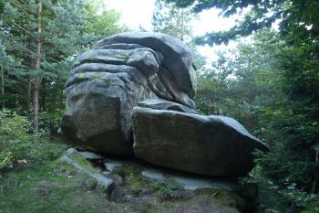 přírodní památka Čertův kámen na svahu Melechova ( © Milan Caha 09/2010)