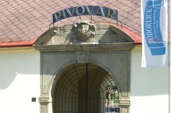 vjezd do pivovaru ( © Milan Caha 09/2010)