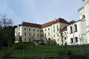 zámek ve Křtinách od jihu (© Jan P. Štěpánek 05/2015)
