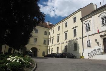 Vnitřní severní nároží vlastního zámku ( © Dušan Dohňanský 08/2019)