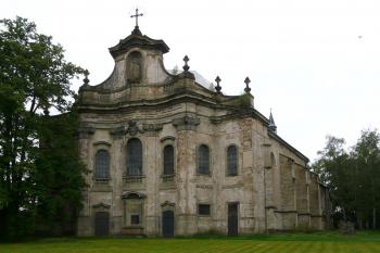průčelí kostela (© Alena Volná, 6/2010)