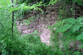Zbytky kaple ( © Roman Řezáč 06/2004)