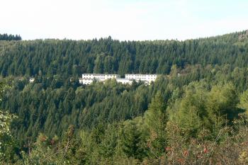 Bývalá ubikace dělníků stavějících přehradu (© Prudký Martin, 9/2010)
