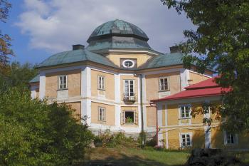 centrální pavilon (© Alena Volná, 8/2003)