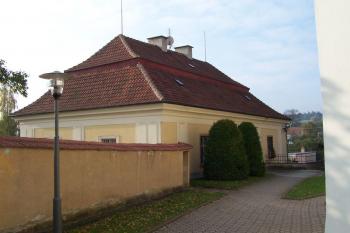 Konice - Kostel Narození Panny Marie - fara u kostela (© Ivo Rozehnal, 10/2010)