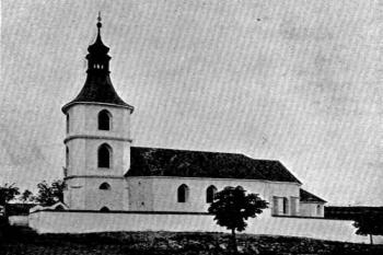 kostel od jihozápadu na počátku 20. století ( © Antonín Podlaha: Soupis památek historických a uměleckých v Království Českém, sv. 37 Politický okres kralovický, Archaelogická komise při České akademii císaře Františka Josefa pro vědy, slovesnost a umění, Praha 1912)