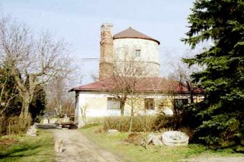 Pohled od brány (© 2002 Vlky, Jiří Čížek)