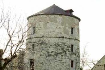 Budova mlýna (© 2002 Vlky, Jiří Čížek)