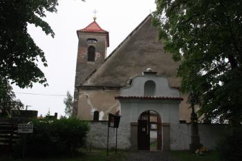 Kostelní areál od západu ( © Ivan Grisa 05/2011)