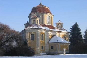 Kaple sv. Anny v parku ( © Pavel Vítek 01/2006)