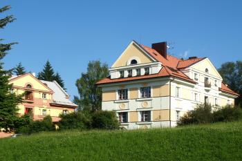 domy na nábřeží Svobody ( © Milan Caha 09/2010)