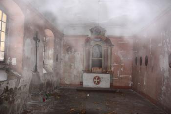 Interiér kaple svatého Vojtěcha s náhrobky maltézských kněží ( © Ivan Grisa 12/2010)