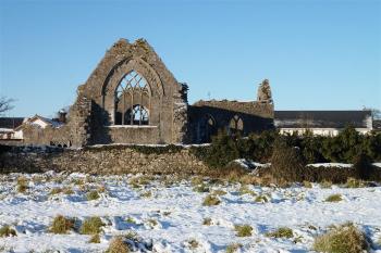 pohled od východu v pro Irsko nezvyklém sněhovém hávu (© Jan Ptáček, 12/2010)