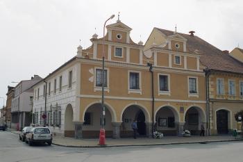 Hlavní (severovýchodní) průčelí ( © Ivan Grisa 08/2003)