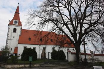 Kostel od jihu ( © Ivan Grisa 04/2011)