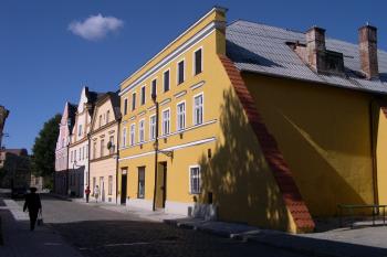 Domy v Radniční ulici ( © Ivan Grisa 08/2004)