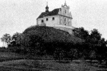 pohled od západu na konci 19. století ( © Antonín Podlaha: Soupis památek historických a uměleckých v Království Českém, sv. 06 Politický okres mělnický, Archaelogická komise při České akademii císaře Františka Josefa pro vědy, slovesnost a umění, Praha 1899)
