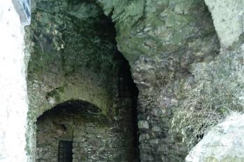 vstup do podzemí pod hradem (© Jan Ptáček, 12/2010)