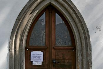 novogotický portál podvěží (© Pavel Zany Komárek 03/2012)