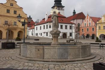 kašna se sochou sv. Jakuba ( © Milan Caha 04/2008)