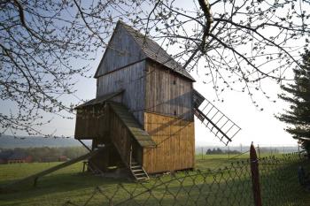 Choltice - mlýn (© Tomáš Berka, 04/2009)