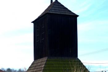 Zvonice u kostela sv. Petra a Pavla ( © František Kinař 05/2017)