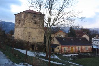 Věž od jihozápadu ( © Ivan Grisa 01/2011)