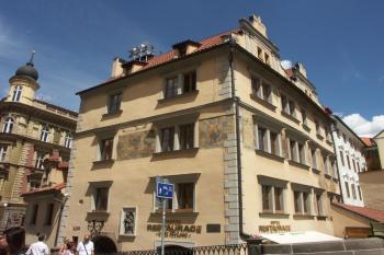 průčelí od Mostecké věže ( © Milan Caha 08/2008)