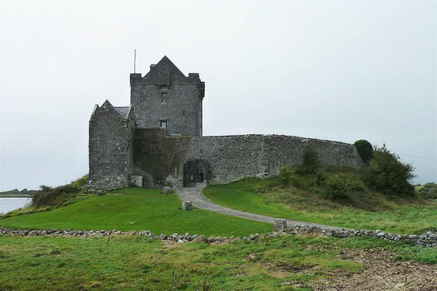 Dún Guaire (Dunguaire Castle)