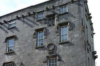 Lynch´s Castle - pohled z ulice Shop St. (© Jan Ptáček, 09/2010)