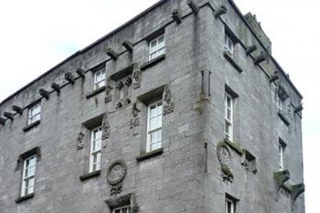 Lynch´s Castle - pohled z ulice Shop St. (© Jan Ptáček, 09/2010)