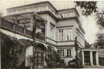 zámeček od jihozápadu na pohlednici z r. 1925 ( © Aleš Novák: Neratovice a okolí na starých pohlednicích, Baron, Hostivice 2007)