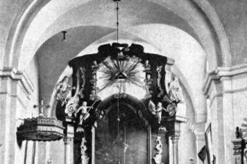 pohled do kněžiště (© Emanuel Poche: Soupis památek historických a uměleckých v Království Českém, sv. 48 Politický okres královédvorský, Archaelogická komise při České akademii věd a umění, Praha 1937)