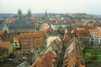 Pohled na Kramářský most z věže kostela sv. Jiljí ( © Ivan Grisa 09/2000)