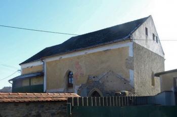 loď kostela (© Milan Caha 03/2012)