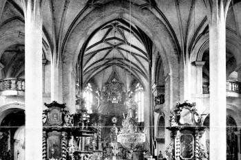 interiér od západu před novogotickou přestavbou (© Ferdinand Vaněk, Karel Hostaš, František Adolf Borovský: Soupis památek historických a uměleckých v Království Českém, sv. 07 Politický okres klatovský, Archaelogická komise při České akademii císaře Františka Josefa pro vědy, slovesnost a umění, Praha )