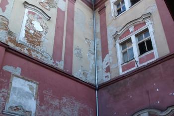 průčelí do ulice ( © Milan Caha 03/2011)