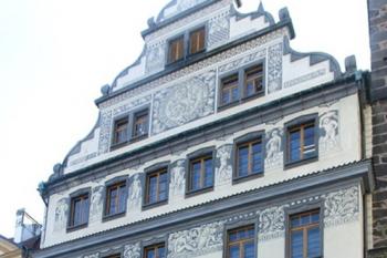 průčelí radnice do náměstí (© Milan Caha 05/2012)