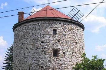 větřák v Ostrově u Macochy ( © Ondřej Štěpánek 08/2007)