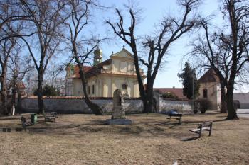 Kostelní areál od západu ( © Ivan Grisa 03/2011)