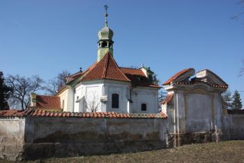 Kostelní areál od východu ( © Ivan Grisa 03/2011)