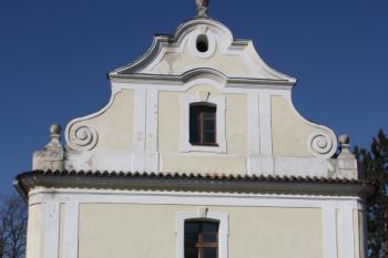 Jižní (hlavní) průčelí ( © Ivan Grisa 03/2011)