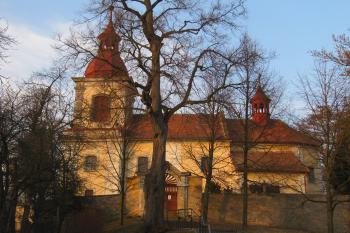 kostel od jihu (© Rodochrozit, 03/2011)