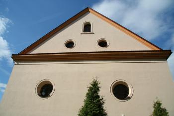 Čelo kostela ( © Petr Nožička 06/2009)