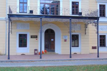 Litinový balkon  vstupního sz.průčelí (© Dušan Dohňanský 10/2020)