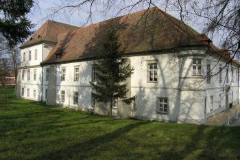 Pohled na zámek ze zadní strany (© Martin Kabeláč, 03/2007)