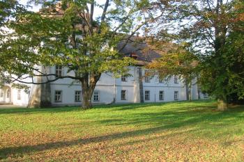 jv.část zámku od parku (© D Dohňanský, 11/2014)