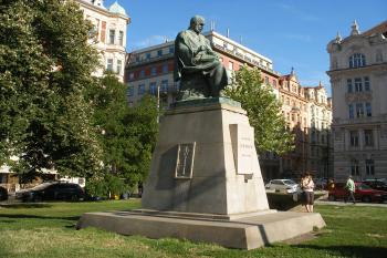 Praha -Jiráskův pomník (© Jiří Špaček, 08/2016)