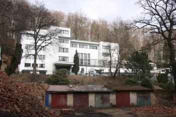 Vila od jihu ( © Ivan Grisa 03/2011)